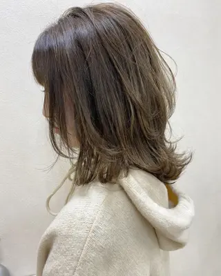 セミロング カラー 立川 奈那子のヘアスタイル
