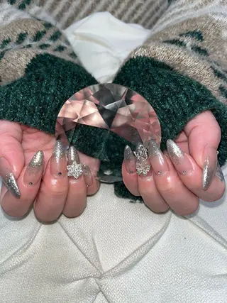 ネイル nail.salon .Reversalのネイルデザイン