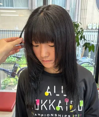 カラー 山本 美里亜のヘアスタイル