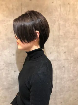 ショート カラー 泉谷 莉可のヘアスタイル