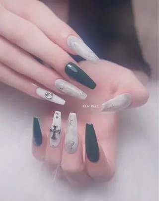 ネイル Hin Nailsのネイルデザイン