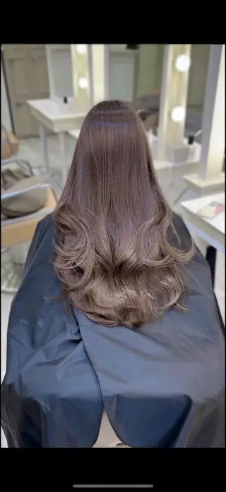 ミディアム 吉川 紫音のヘアスタイル