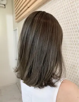 ミディアム 赤澤 菜麻のヘアスタイル