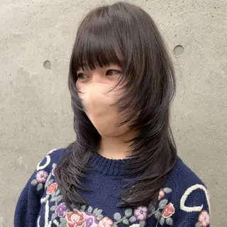 セミロング ウルフ/レイヤー/ ブリーチカラーのヘアスタイル