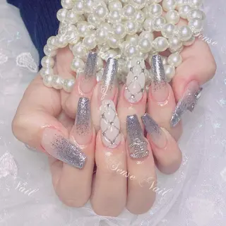 ネイル Queening 🦋のネイルデザイン