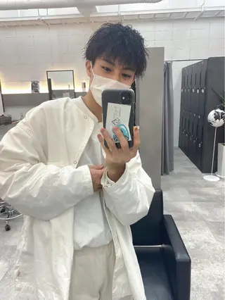 セミロング カラー ヘアアレンジ メンズ 韓国🇰🇷レイヤー カットオリーブカラーのヘアスタイル