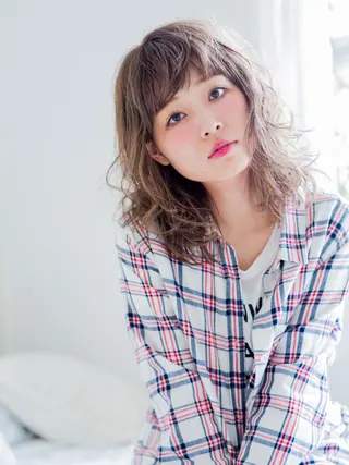 ミディアム セミロング カラー パーマ 松島祐介【店長／ トップディレクター】のヘアスタイル