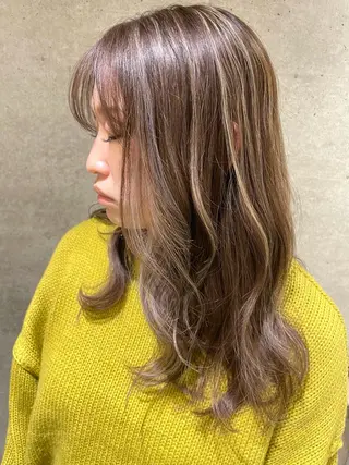セミロング カラー ハイライトが 得意なニキです😊のヘアスタイル