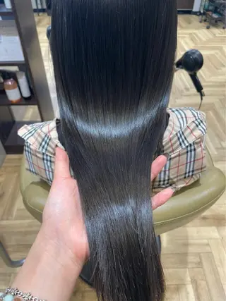 セミロング 岡村 真子のヘアスタイル