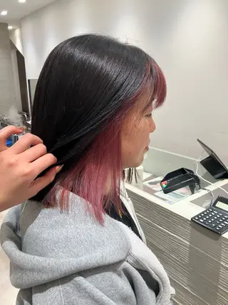 ショート カラー サキ🤍ハイトーン 🩰くびれ巻きヘアのヘアスタイル