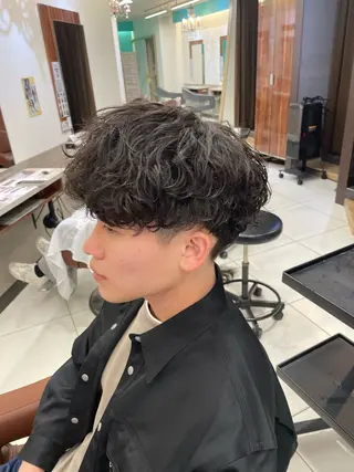 ショート パーマ メンズ 伊藤 隆星のヘアスタイル