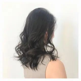 セミロング 癖毛、多毛の方歓迎 三浦　麻衣のヘアスタイル