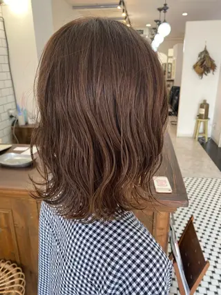 ミディアム ボブ/ハイトーン REINAのヘアスタイル