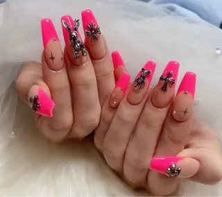 ネイル &ME ネイルサロンのネイルデザイン