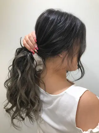 ロング カラー 清藤綾/脱白髪染め 白髪ぼかしハイライトのヘアスタイル