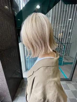 ミディアム カラー 🫧透明感✨ブリーチ 💫ダメージレス🫧のヘアスタイル