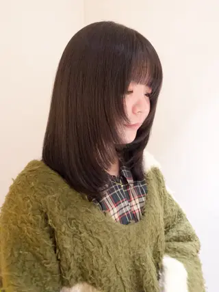 ミディアム カラー yiye shioriのヘアスタイル