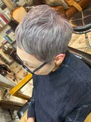 ショート カラー LILIS hair designのヘアスタイル