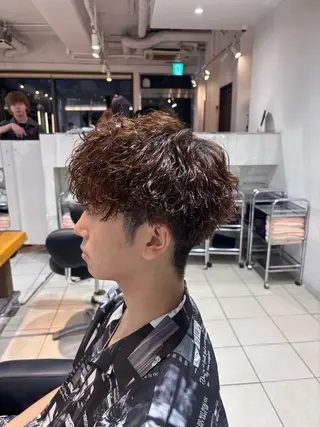 ショート パーマ メンズ 塩崎 絢世のヘアスタイル