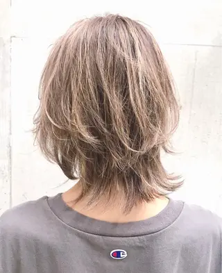ミディアム カラー AKI アキのヘアスタイル
