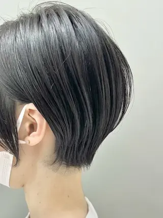 ショート カラー 江坂 misaki のヘアスタイル