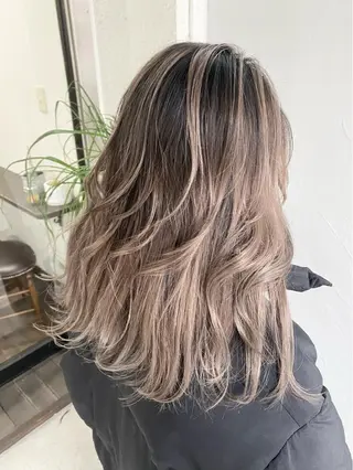 セミロング バレイヤージュ 隅中秀弥のヘアスタイル