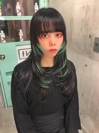 ロング カラー ホワイト&レイヤーカ ットエクステ長畠俊輔のヘアスタイル