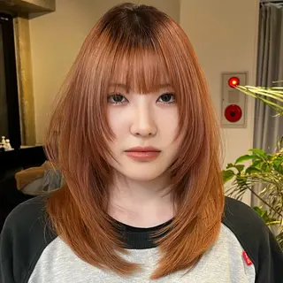 ミディアム ウルフ/レイヤー/ ブリーチカラーのヘアスタイル
