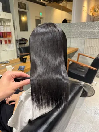 ミディアム 岩尾 凪のヘアスタイル