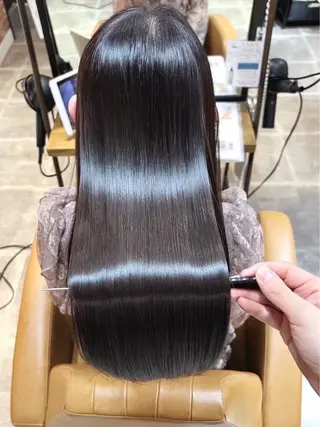 ロング londnaitre 乙川友杏のヘアスタイル