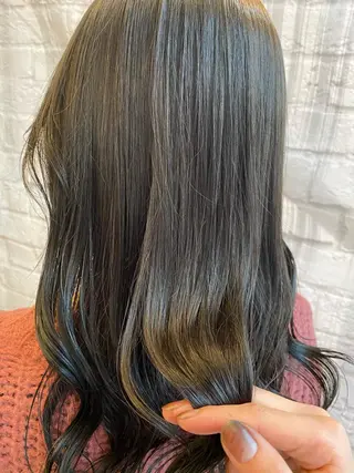セミロング カラー デザインカラー✨新倉 佑奈のヘアスタイル