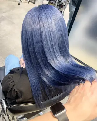 セミロング カラー 及川シゲル 髪質改善講師のヘアスタイル