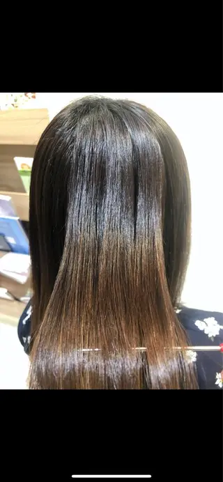 ロング 小白井 由美のヘアスタイル