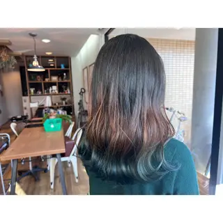 ロング カラー ツキダテ ユイのヘアスタイル