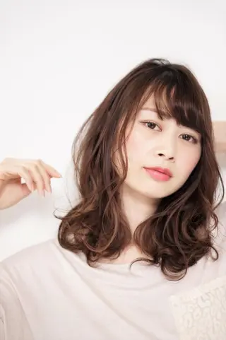 セミロング カラー パーマ ヘアアレンジ 低ダメ高明度 低ダメ高明度ハイトンのヘアスタイル