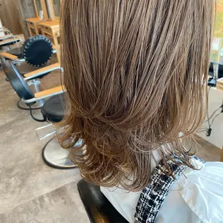 ミディアム 今井 悠菜のヘアスタイル