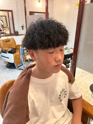 ミディアム 吉田 龍人のヘアスタイル