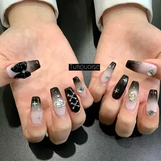 ネイル 個性派ネイルサロン 💅🏼ターコイズのネイルデザイン