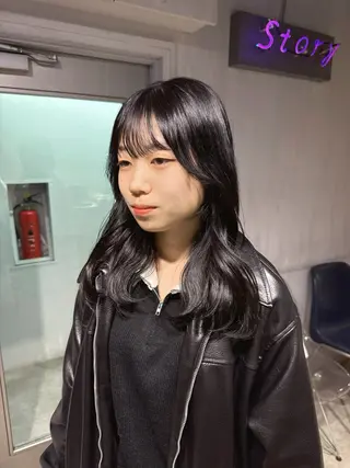 セミロング カラー NANAMI🩵 大人可愛い韓国ヘアのヘアスタイル
