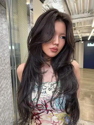 ロング カラー 🌟小顔レイヤー× 赤み消し透明感カラーのヘアスタイル