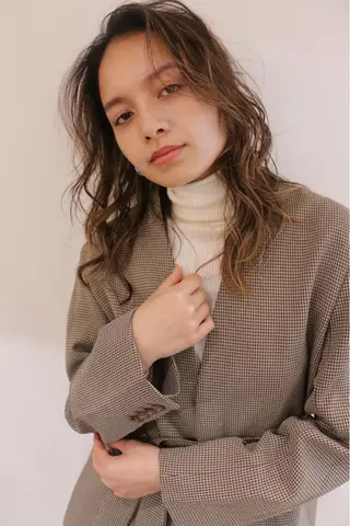 セミロング カラー パーマ 安村 美奈のヘアスタイル