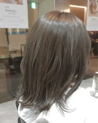 カラー 豊川 絢子のヘアスタイル