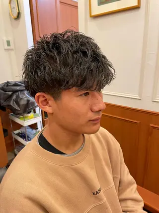 ショート パーマ メンズ 【24時まで営業✨】 吉本 成樹のヘアスタイル