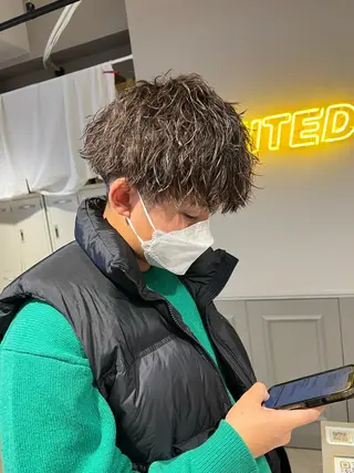 ショート カラー パーマ メンズ メンズパーマ特化 TAIGAのヘアスタイル