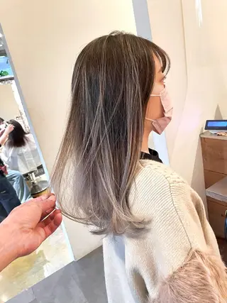 セミロング カラー ケア剤オタク×海外 ヘア長谷川裕起のヘアスタイル