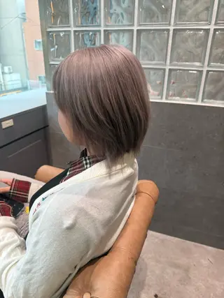 ミディアム カラー 透明感/ブリーチ ミルクティー/たけるのヘアスタイル