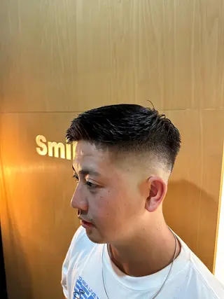 ショート メンズ フェードとパーマ特化 小池 魔裟斗のヘアスタイル