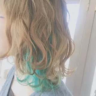 ミディアム カラー パーマ ヘアアレンジ 推し活専用 【派手髪】飯野ゆかりのヘアスタイル