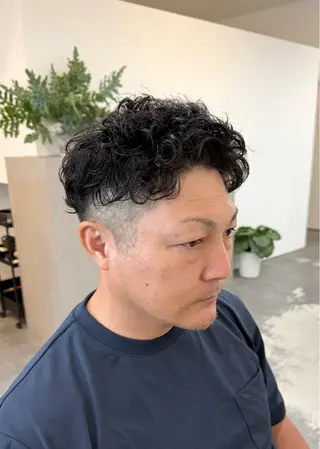 ショート パーマ メンズ 古賀 雄大のヘアスタイル