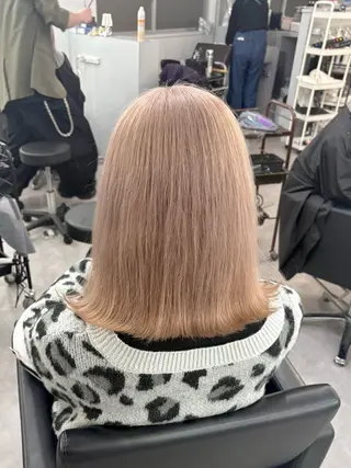 ミディアム カラー 大阪ケアブリーチ/ ミルクティーベージュのヘアスタイル